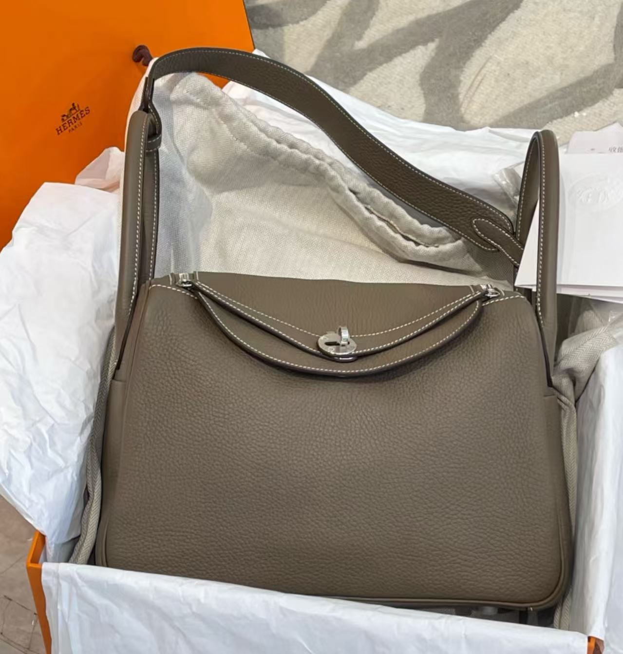 爱马仕 Hermes lindy大象灰银扣 TC皮 Z刻